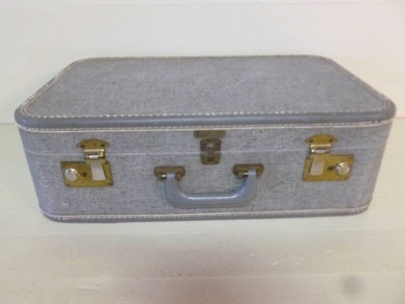 lot 94 image: Vintage Suitcase