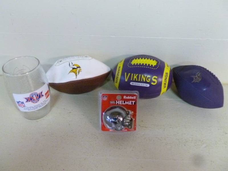 lot 96 image: Minnesota Vikings Collectible