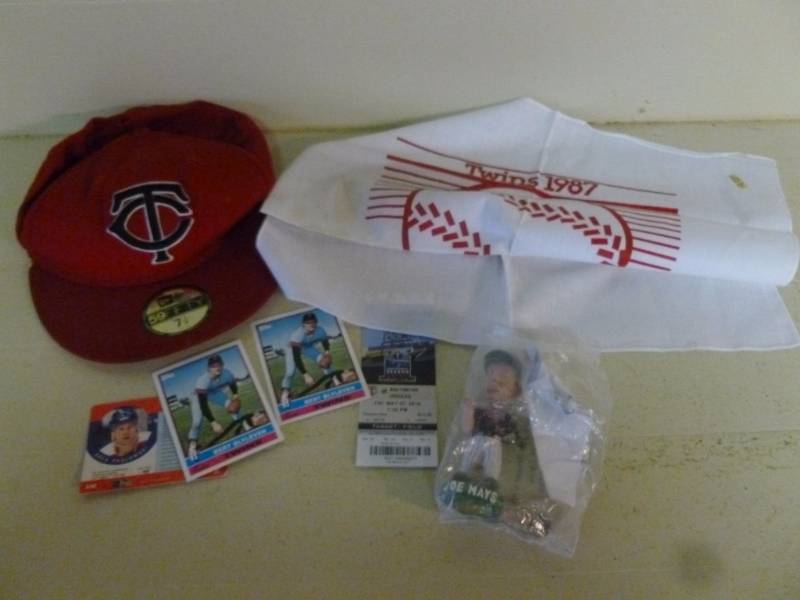 lot 100 image: Minnesota Twins Collectible