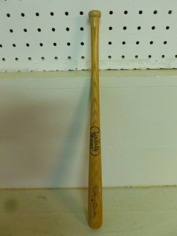 lot 102 image: Minnesota Twins Collectible