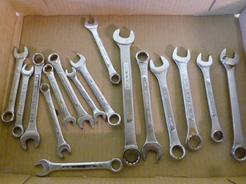 lot 106 image: Tools