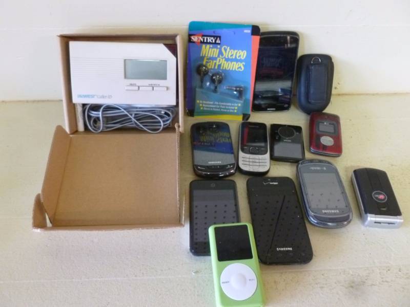 lot 127 image: Cell Phones