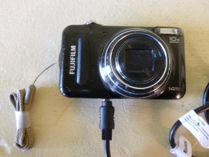 lot 128 image: Digital Camera