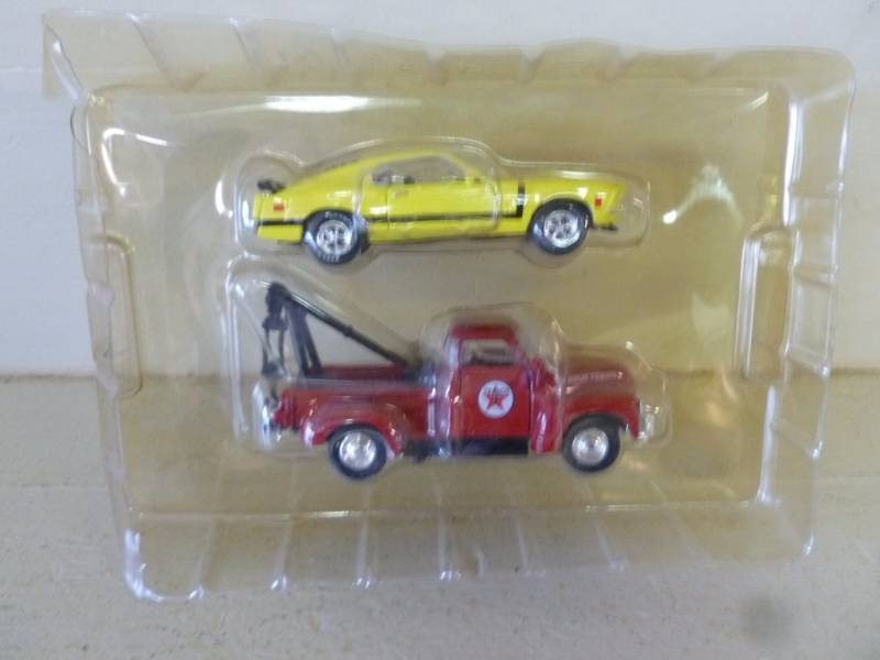 lot 146 image: Die Cast Metal Truck