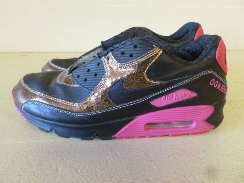 lot 172 image: Nike Air Shoes
