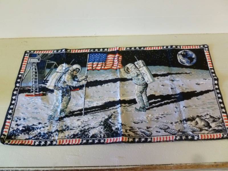 lot 180 image: Vintage Wall Tapestry