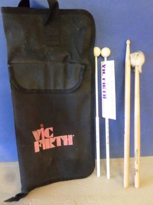 lot 190 image: Drum Sticks