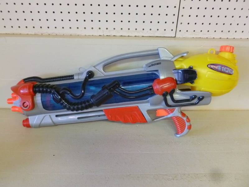 lot 197 image: Water Gun