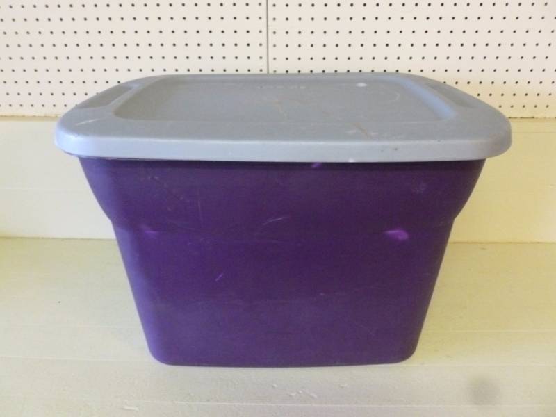 lot 205 image: Storage Tote