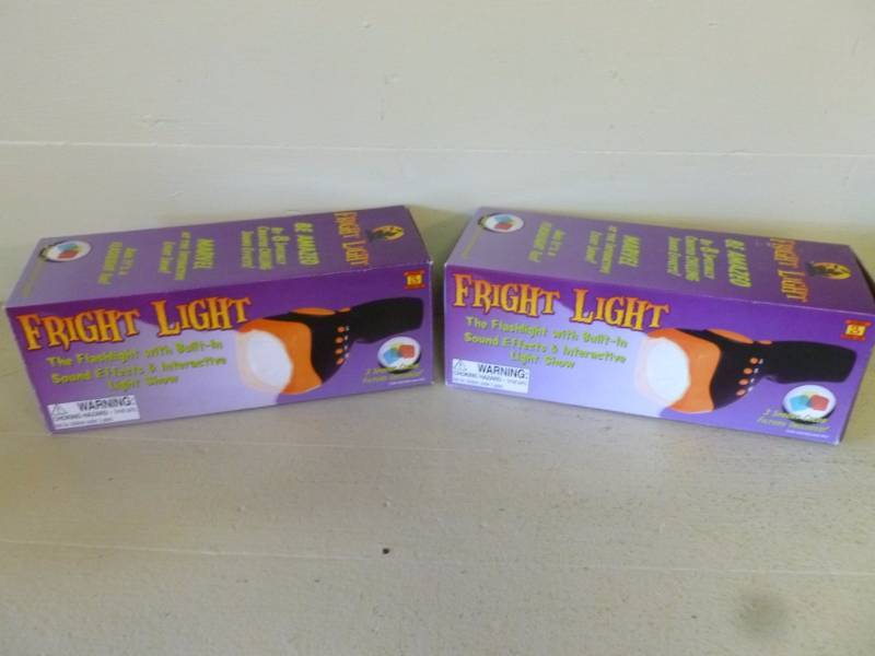 lot 211 image: Halloween Items