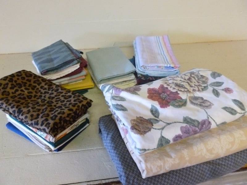 lot 213 image: Bedding