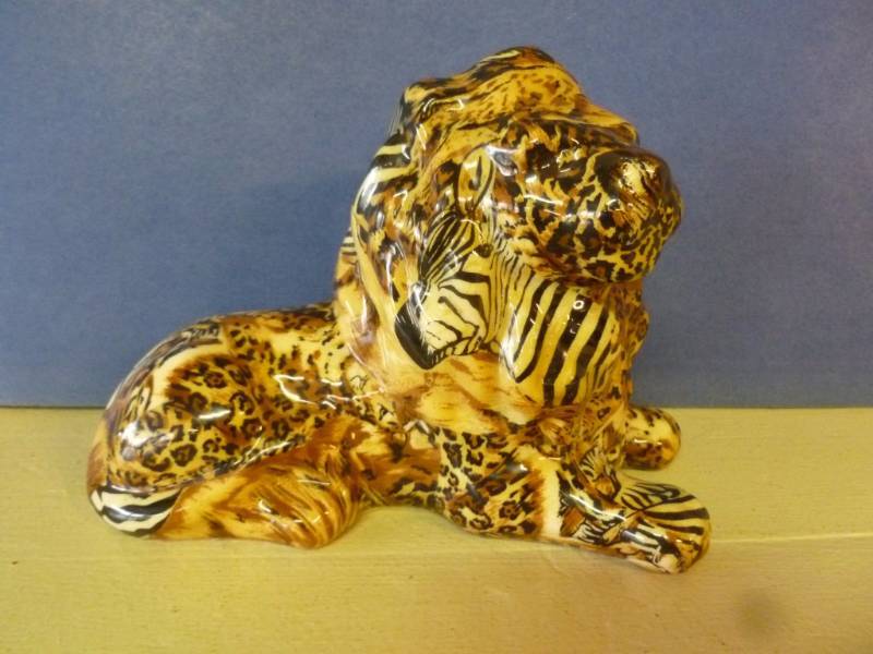 lot 239 image: Decorative