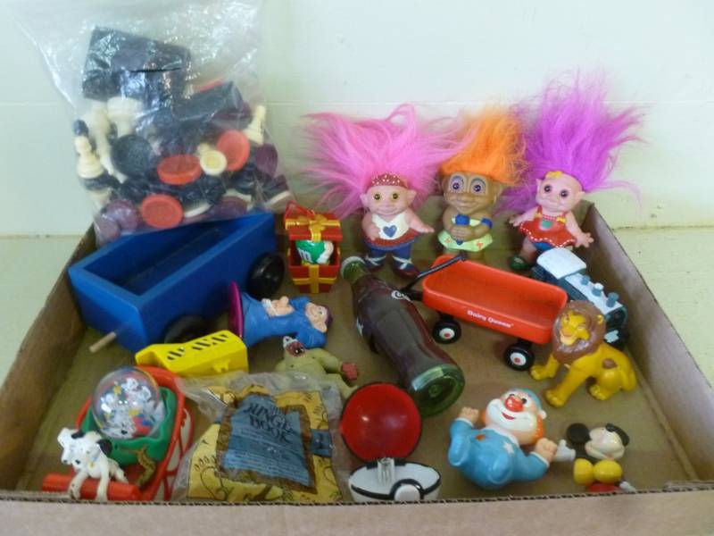 lot 252 image: Toys