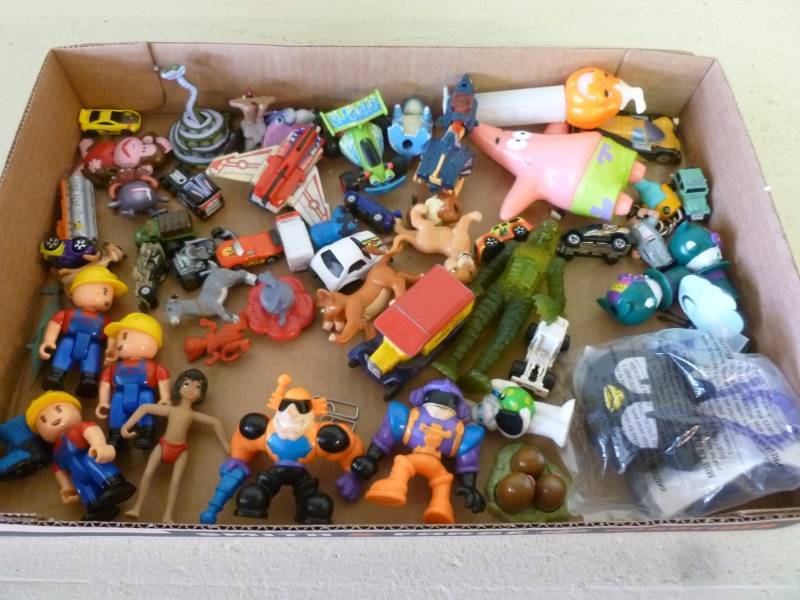 lot 253 image: Toys