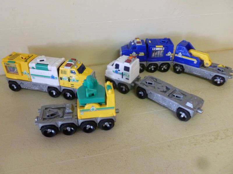 lot 256 image: Toys