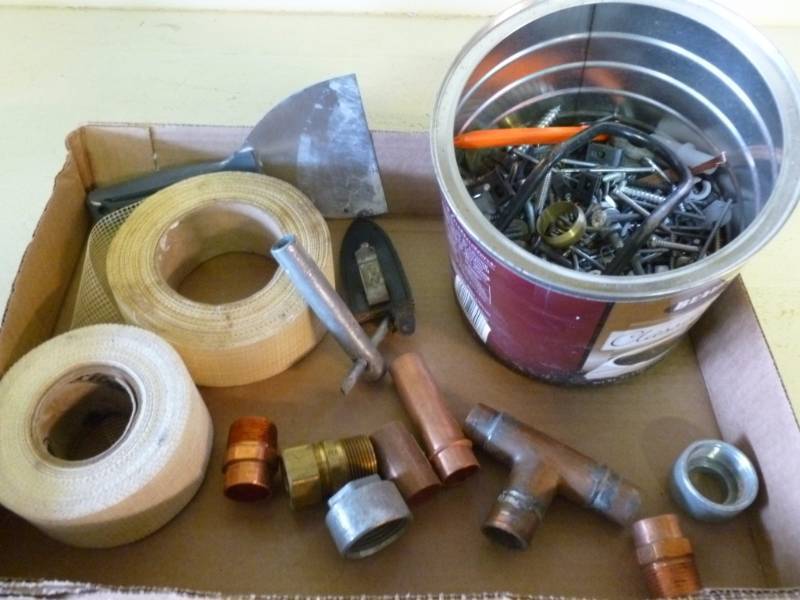 lot 259 image: Handyman Items