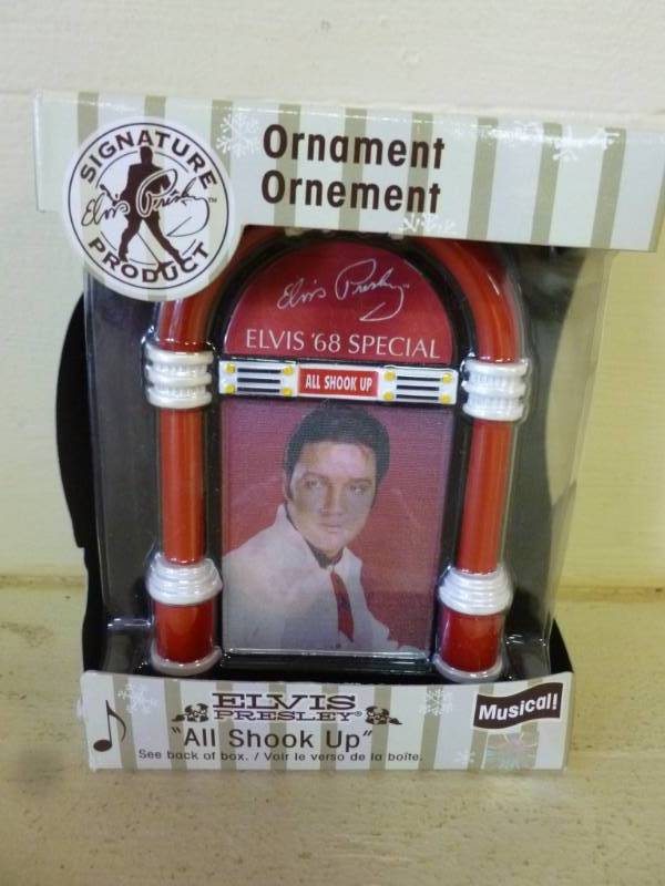 lot 272 image: Elvis Collectibles