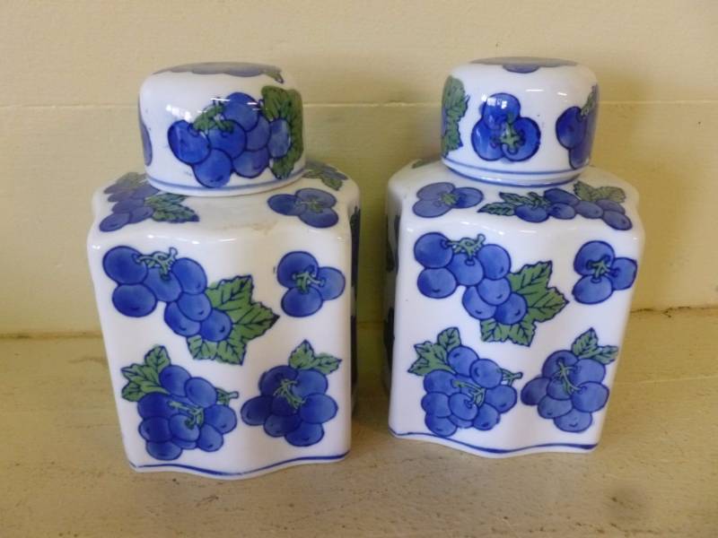 lot 283 image: Ginger Jars