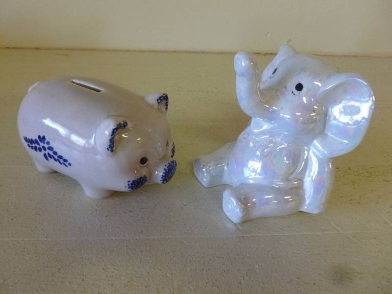 lot 285 image: Coin Banks