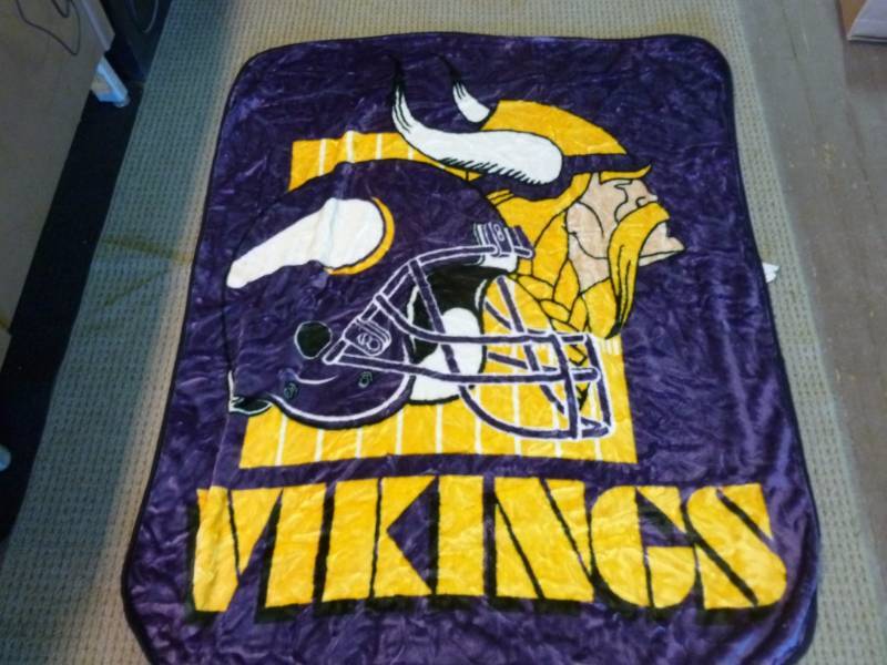 lot 301 image: Minnesota Vikings Blanket