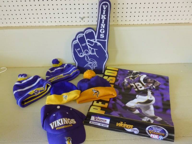 lot 303 image: Minnesota Vikings Collectibles