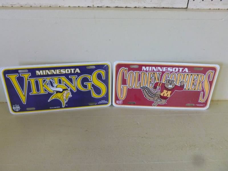 lot 305 image: Minnesota Vikings Collectible