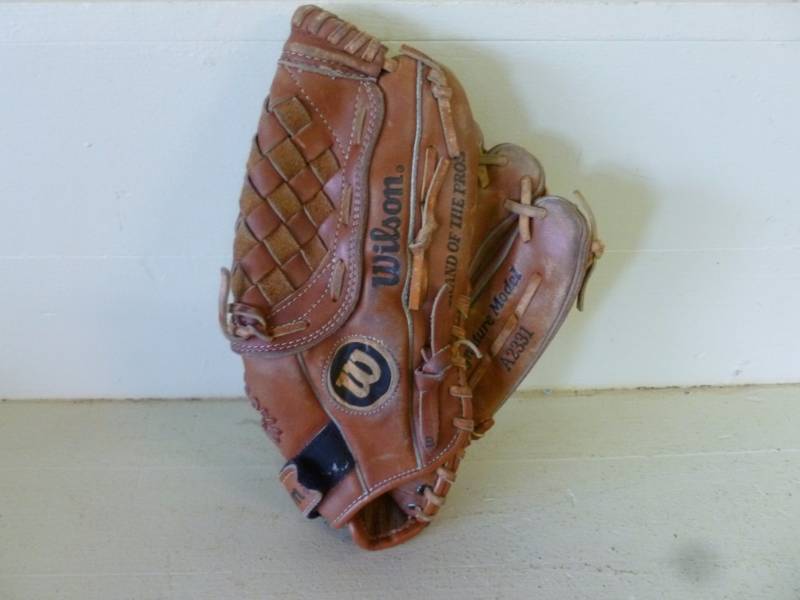 lot 310 image: Mens Softball Glove
