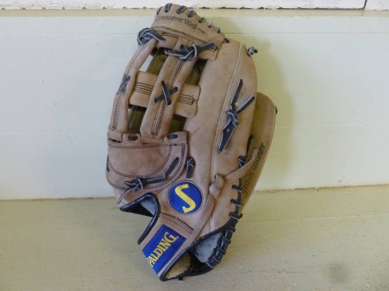 lot 311 image: Mens Softball Glove