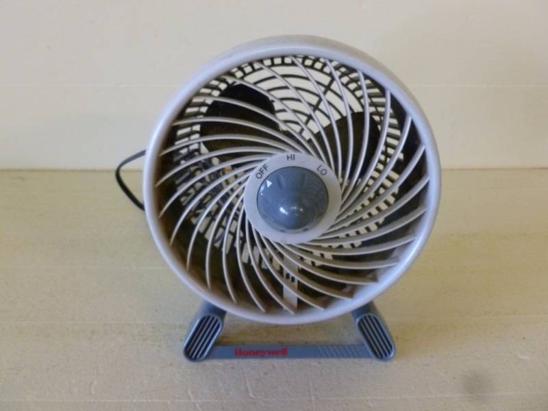 lot 314 image: Fan