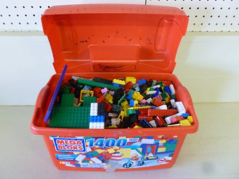 lot 316 image: Legos
