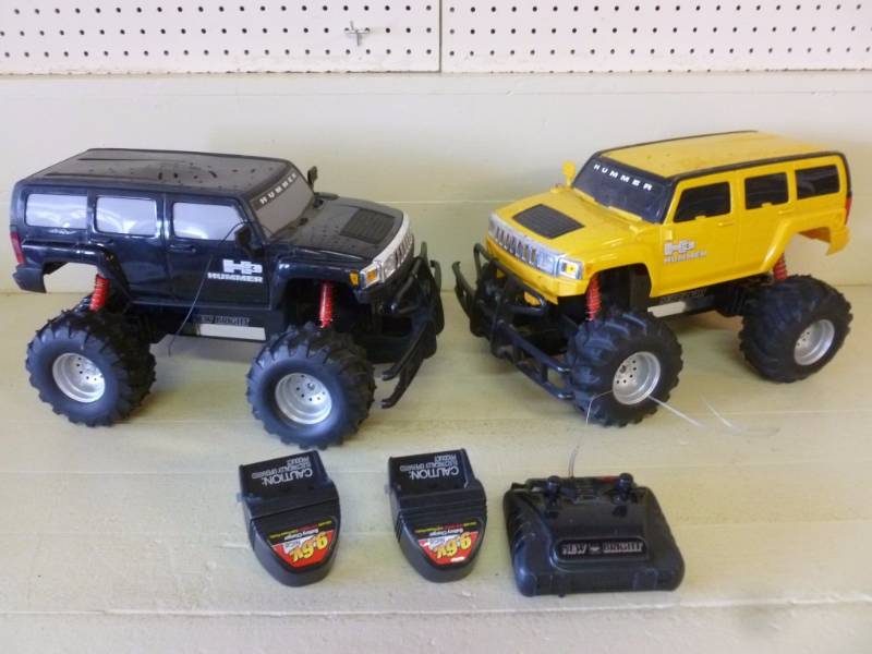 lot 318 image: Radio Control Hummers