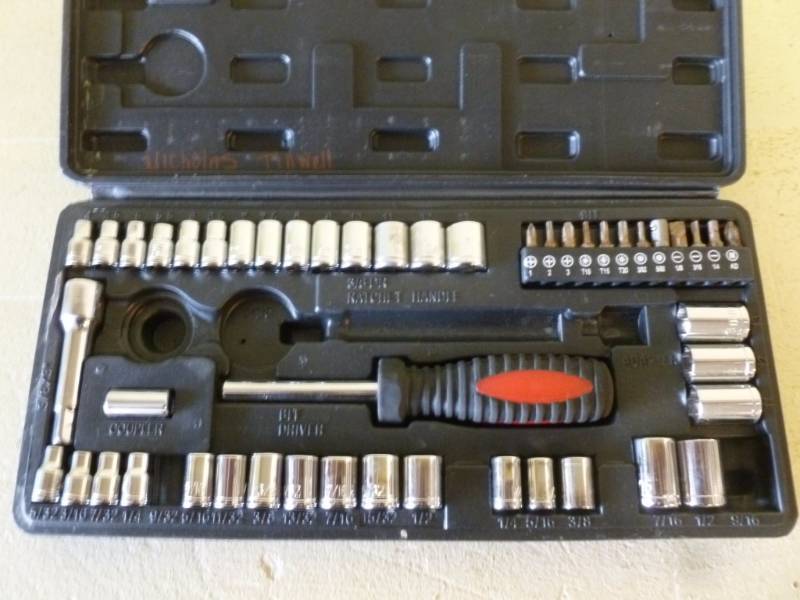 lot 332 image: Tools