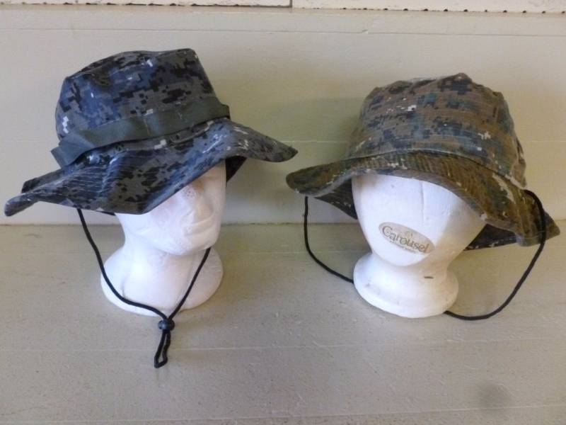 lot 344 image: Hats