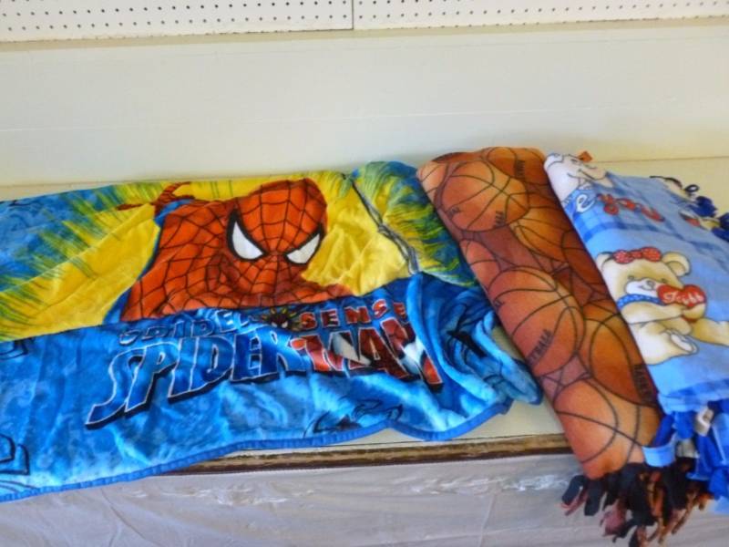 lot 348 image: Kids Blankets