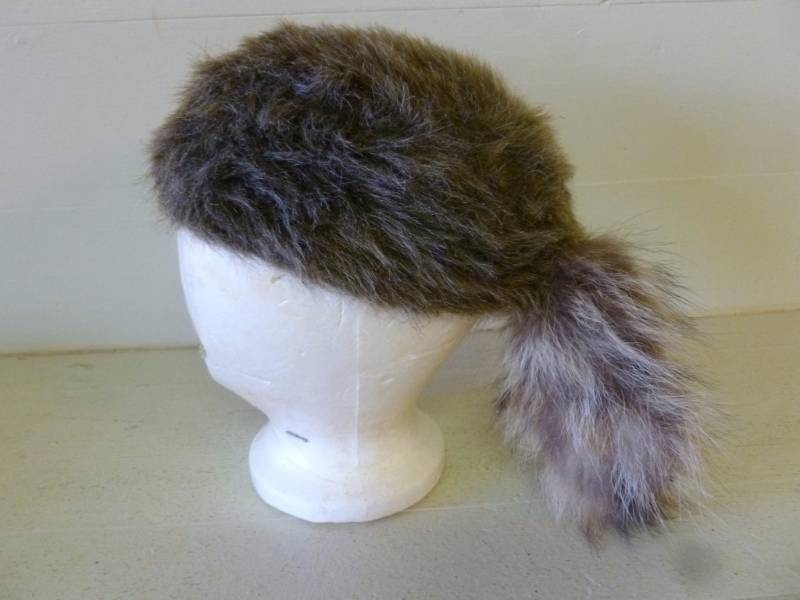 lot 357 image: Raccoon Hat