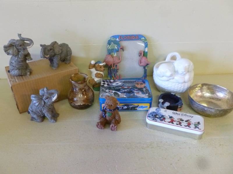 lot 360 image: Decorative