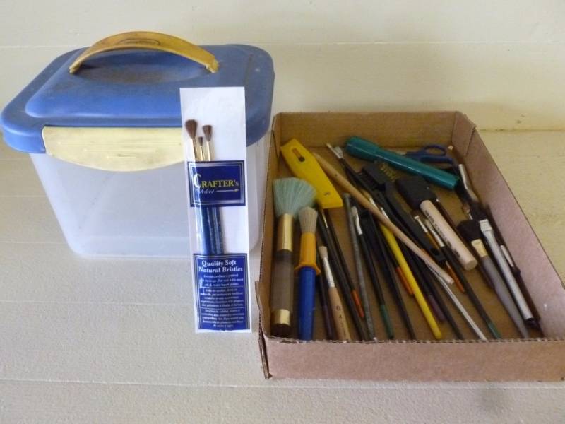 lot 380 image: Artist Brushes
