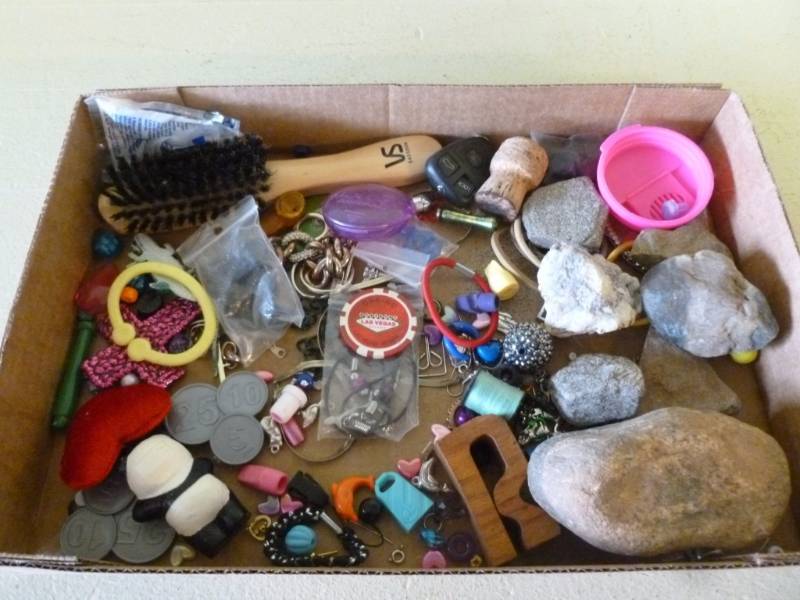 lot 381 image: Trinkets