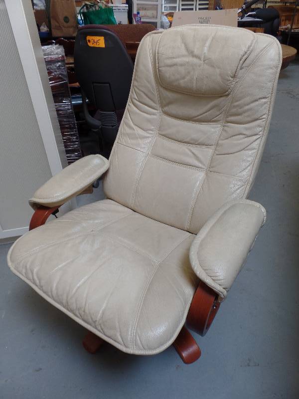 lot 4 image: Leather Swivel Chair