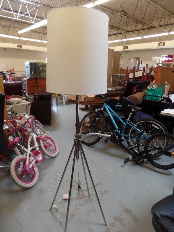 lot 5 image: Chrome Floor Lamp