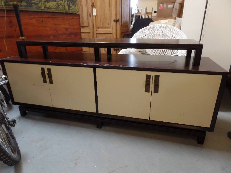 lot 8 image: Wooden Cabinet