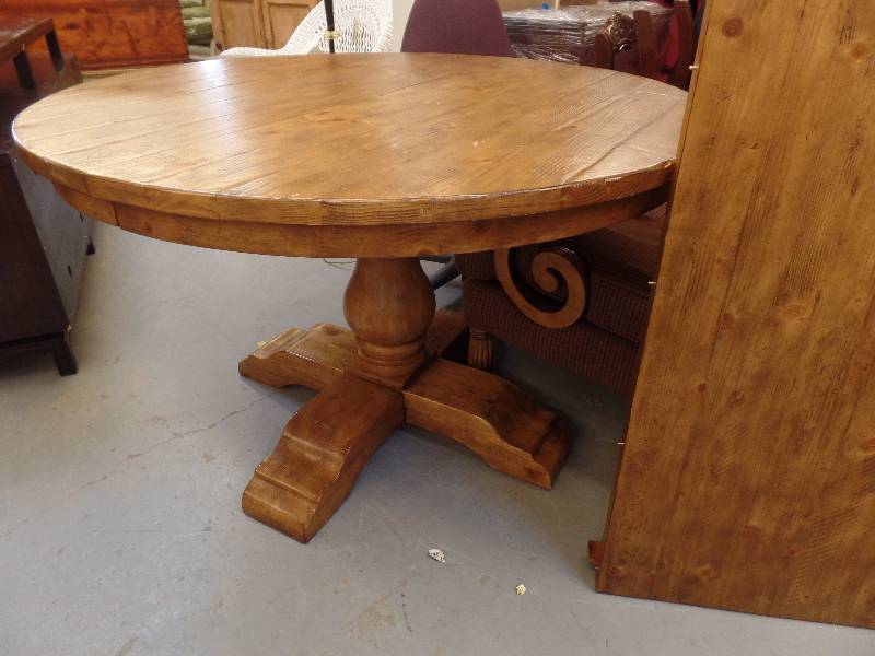 lot 10 image: Wooden Table