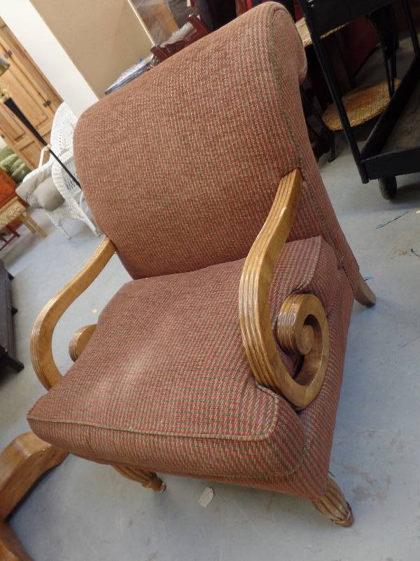 lot 11 image: Chair