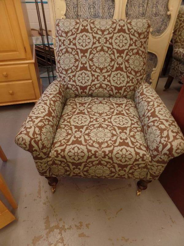 lot 29 image: Pair of Chairs