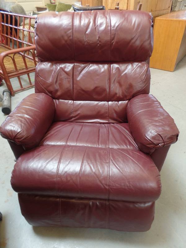 lot 40 image: Recliner