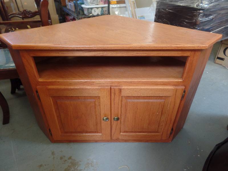 lot 42 image: Corner Cabinet