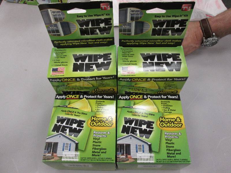 lot 38 image: Lot of 4 Wipe New Pre-Soaked Cleani...