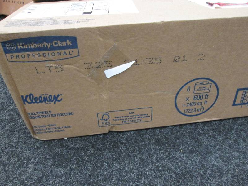 lot 71 image: Case of 6 Kleenex roll towels 600ft...