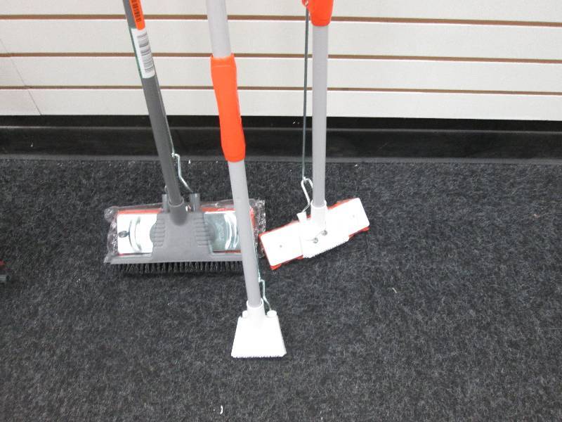 lot 102 image: Lot of 2 sponge mops with an extra ...