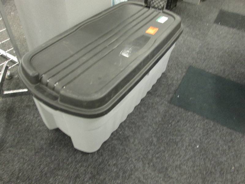 lot 152 image: Rubbermaid 54 gal storage tote...